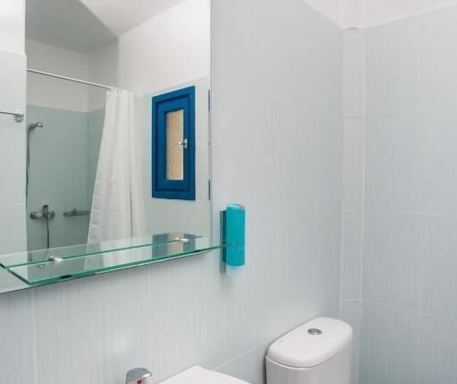 חדר סופריור, Paros Philoxenia