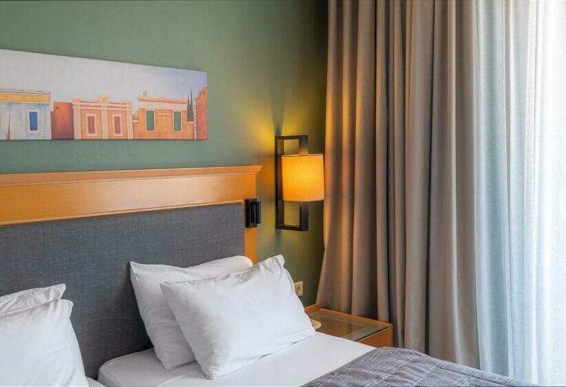 Chambre Supérieure, Plaka