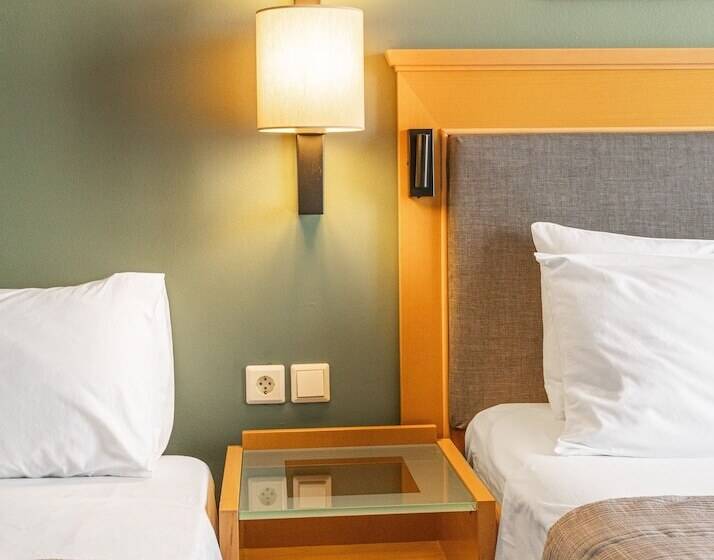 Chambre Economy, Plaka