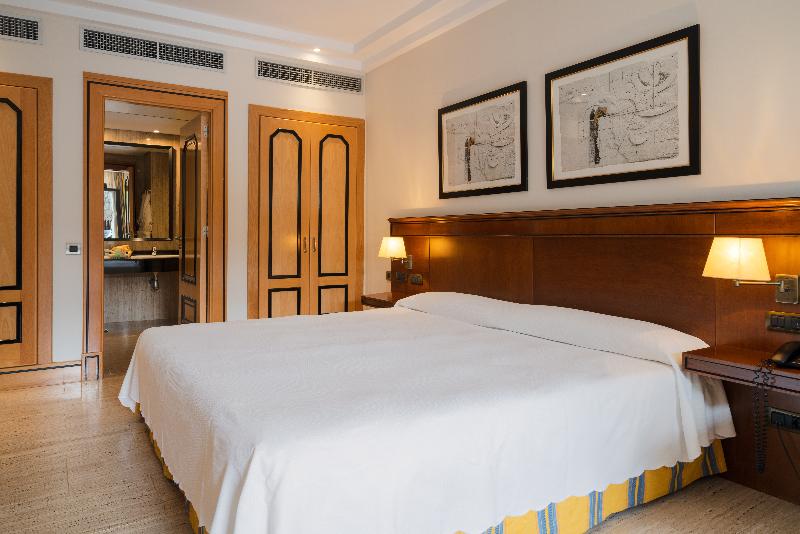 Chambre Supérieure, Plaka