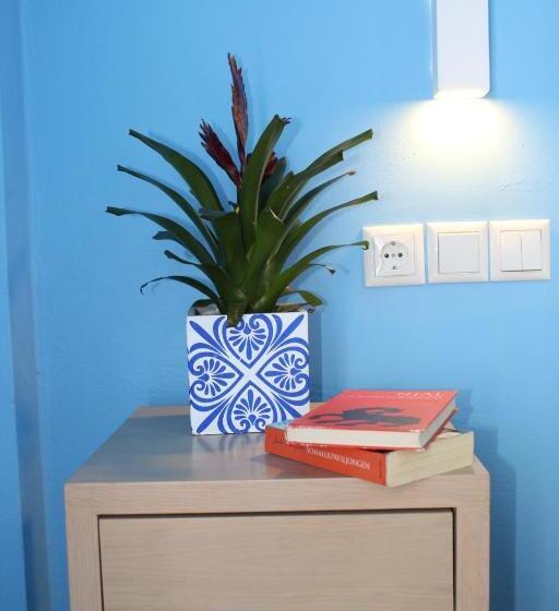 חדר משפחתי, Poseidon Beach