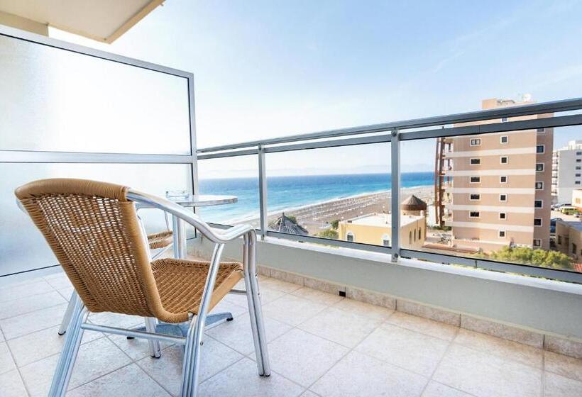 غرفة قياسية إطلالة جانبية علي البحر, Riviera