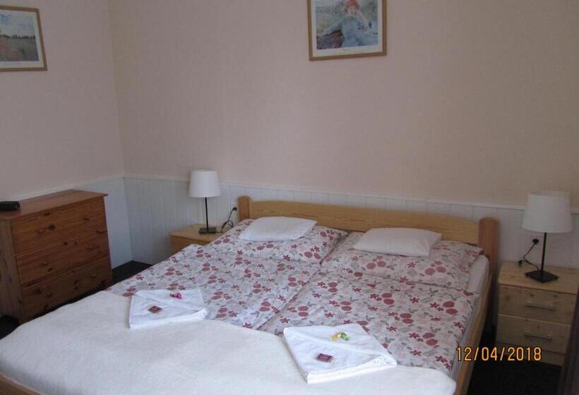 Suite with lake view, Síkfőkút