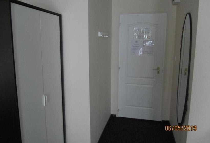 バルコニー付スイート, Síkfőkút