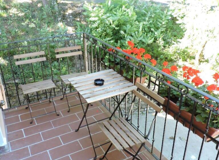 バルコニー付スイート, Síkfőkút