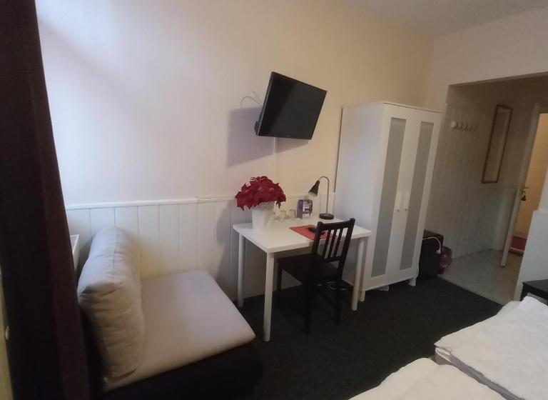 スタンダードルーム, Síkfőkút