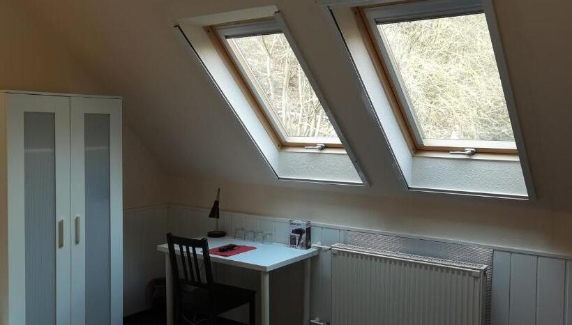 スタンダード4人部屋, Síkfőkút