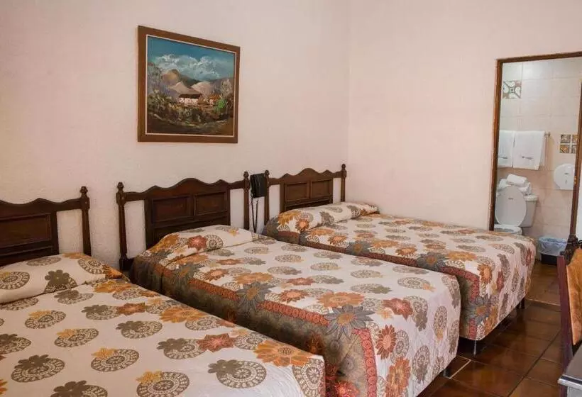 スタンダードトリプルルーム, Villa Española