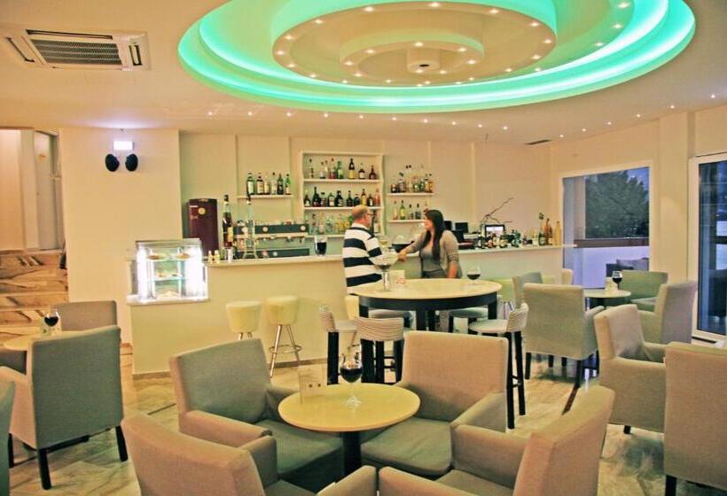 اتاق استاندارد چهار تخته با چشم‌انداز دریا, Samos Bay Hotel By Gagou Beach