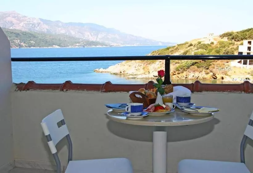 اتاق استاندارد چهار تخته با چشم‌انداز دریا, Samos Bay Hotel By Gagou Beach
