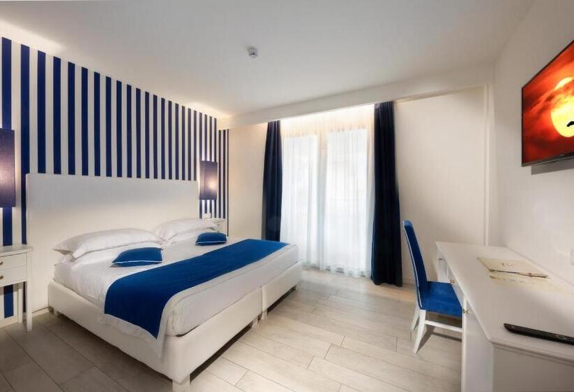 컴포트 룸, Aqa Palace