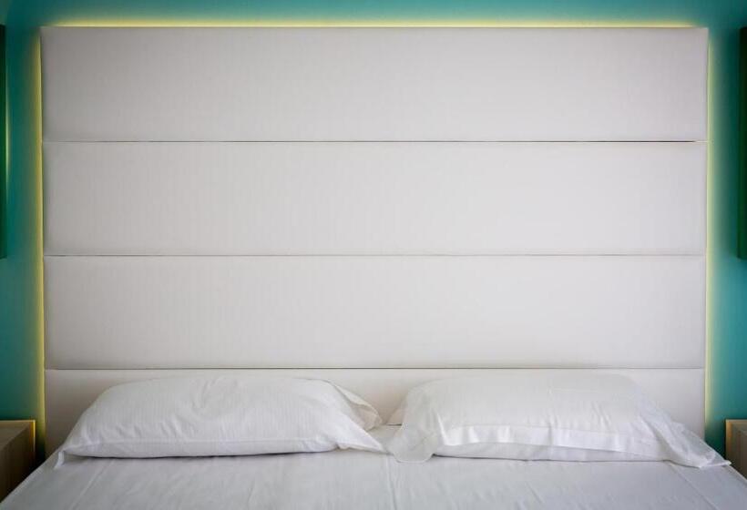 패밀리 룸, Aqa Palace