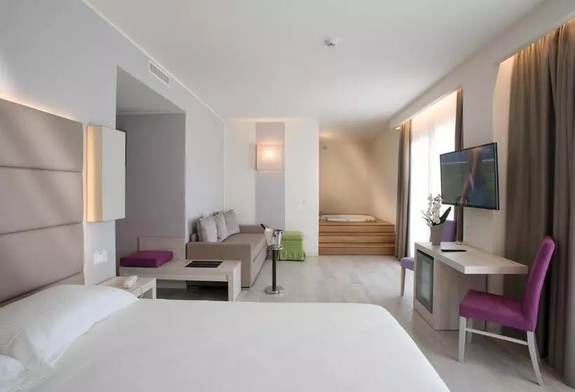 Junior Suite, Aqa Palace