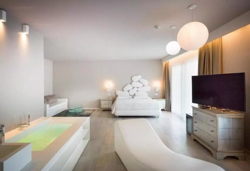Junior Suite z Hydromasażem, Aqa Palace