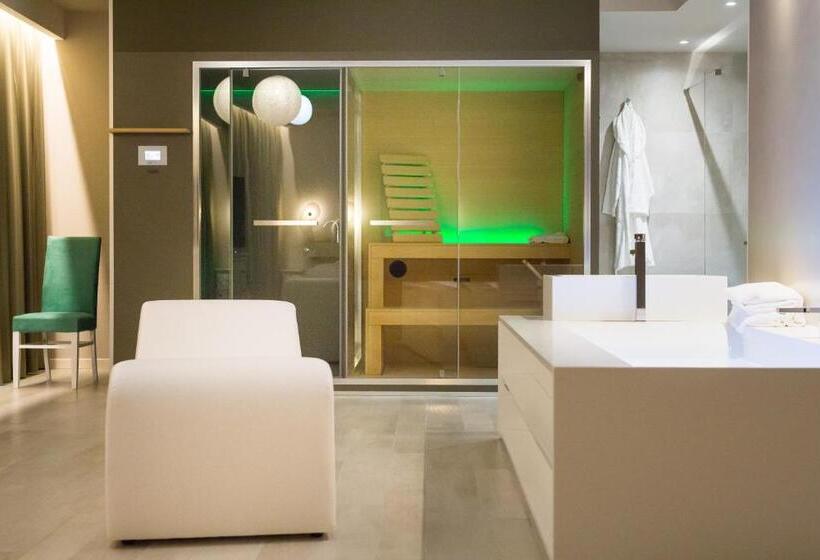 월풀욕조 주니어 스위트, Aqa Palace