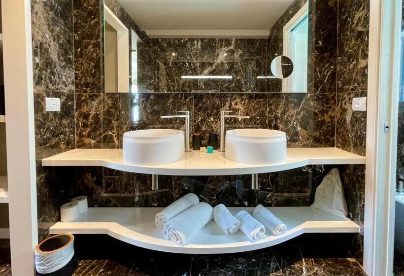 풀장 전망 스위트, Aqa Palace