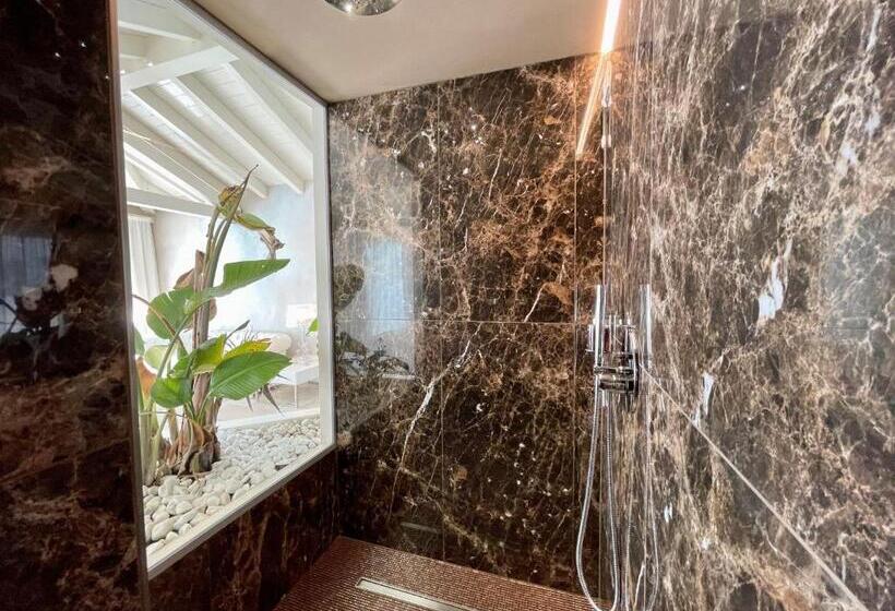 풀장 전망 스위트, Aqa Palace