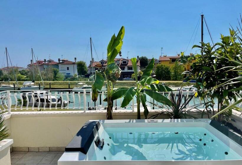 풀장 전망 스위트, Aqa Palace