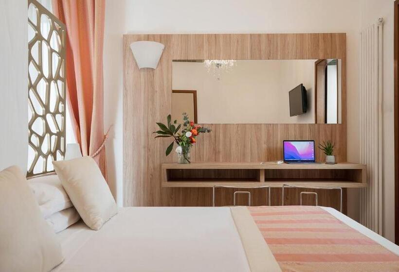 バルコニー付きスタンダードルーム, Boutique Hotel Re Enzo