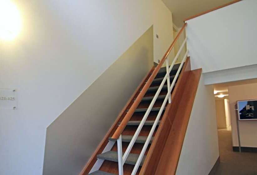 标准三人间, Como