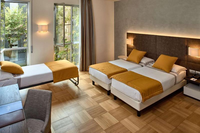 标准三人间, Como