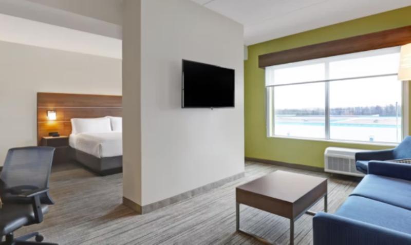 标准三人间, Como