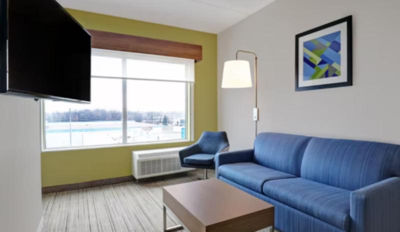 标准三人间, Como