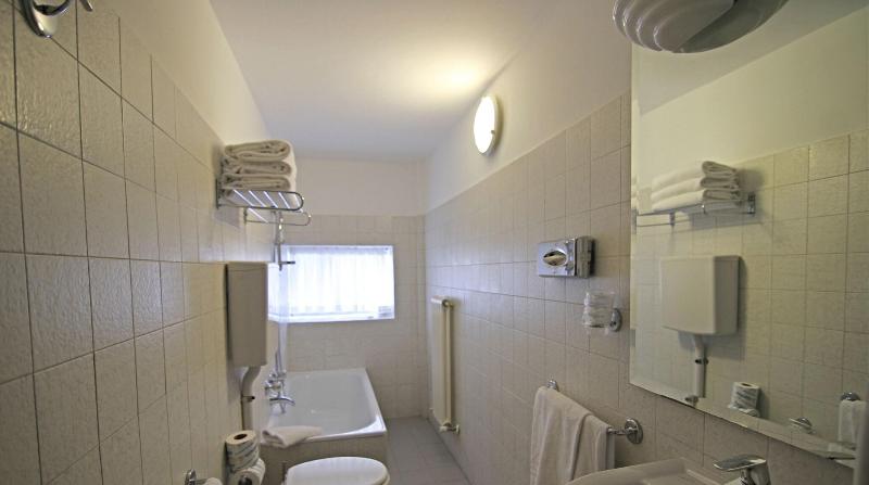 四人标准间, Como