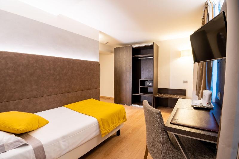 标准单人间, Como