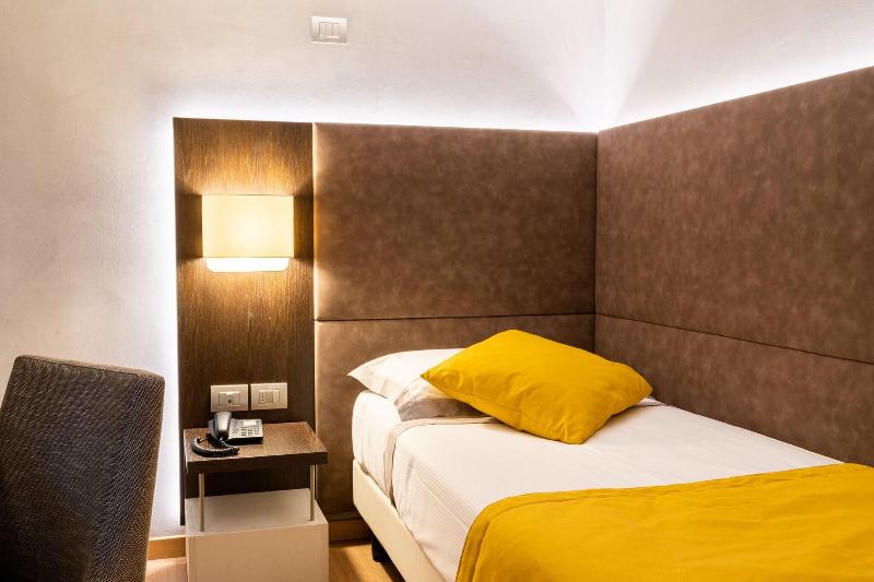 标准单人间, Como