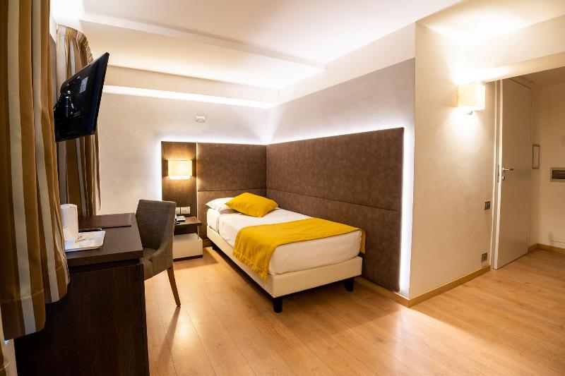 标准单人间, Como