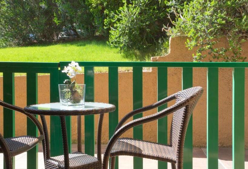 Полулюкс Вид на Сад, Dei Pini