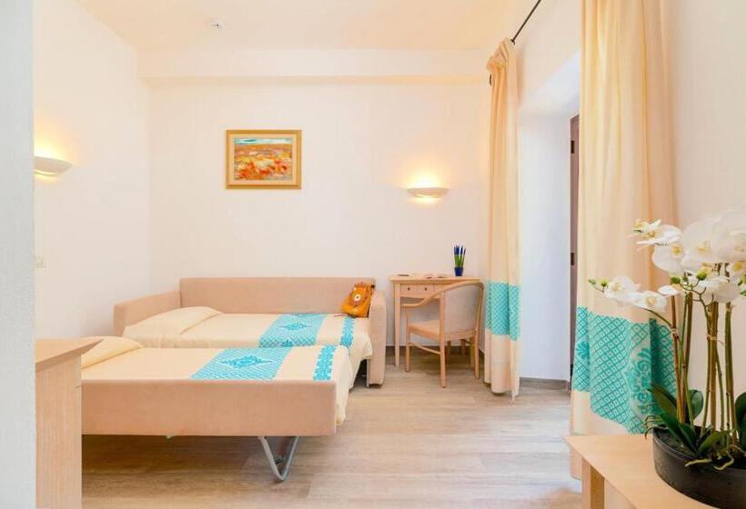 Полулюкс Вид на Сад, Dei Pini