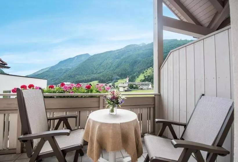 Perhehuone, Fronza Your Mountain & Ski Home