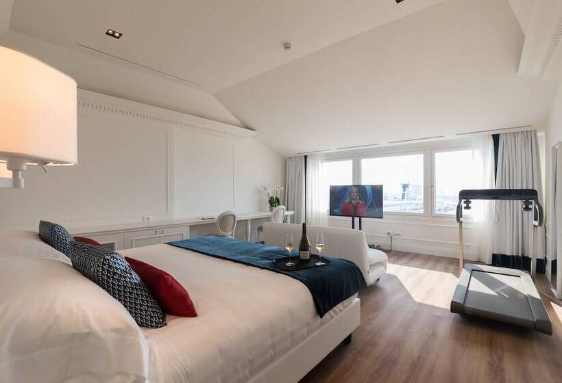 سوییت جونیور, Grand Hotel Palace