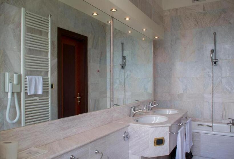 Eenvoudige Kamer, Internazionale Terme
