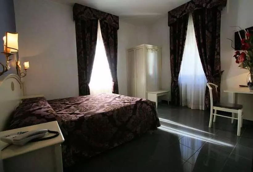 اتاق استاندارد سه نفره, La Meridiana