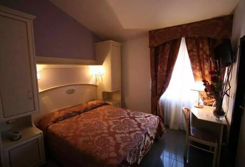 اتاق استاندارد سه نفره, La Meridiana
