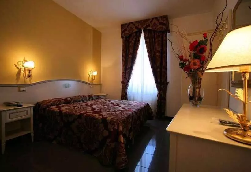 اتاق استاندارد سه نفره, La Meridiana