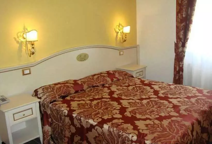 اتاق استاندارد سه نفره, La Meridiana