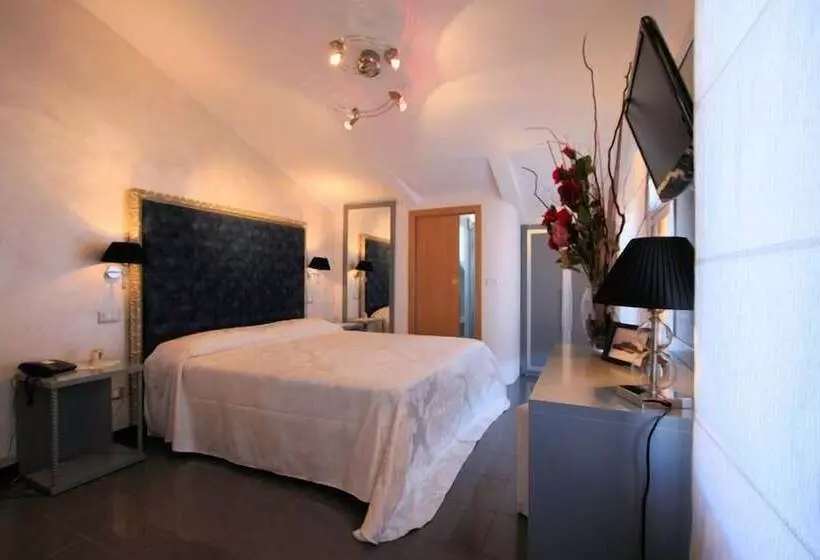 اتاق استاندارد چهار تخته, La Meridiana