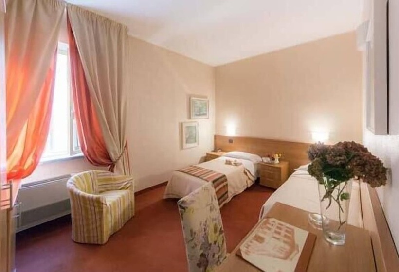 اتاق استاندارد سه نفره, Lux