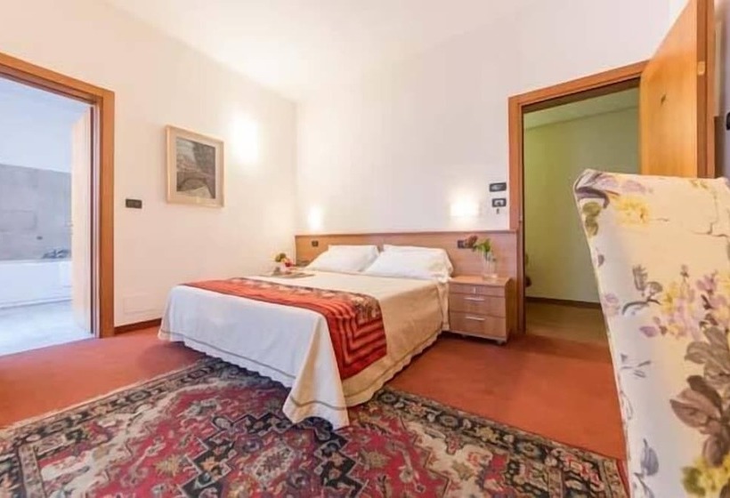 اتاق استاندارد سه نفره, Lux