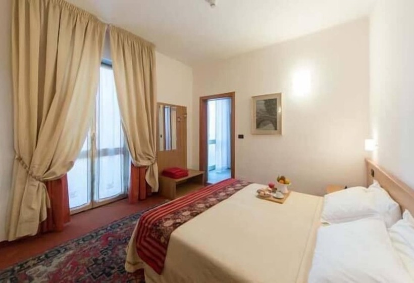 اتاق استاندارد سه نفره, Lux