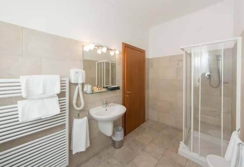 اتاق استاندارد سه نفره, Lux