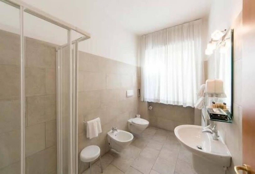 اتاق استاندارد سه نفره, Lux