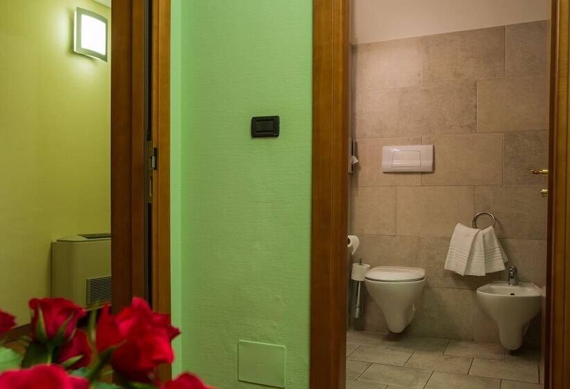 اتاق استاندارد سه نفره, Lux