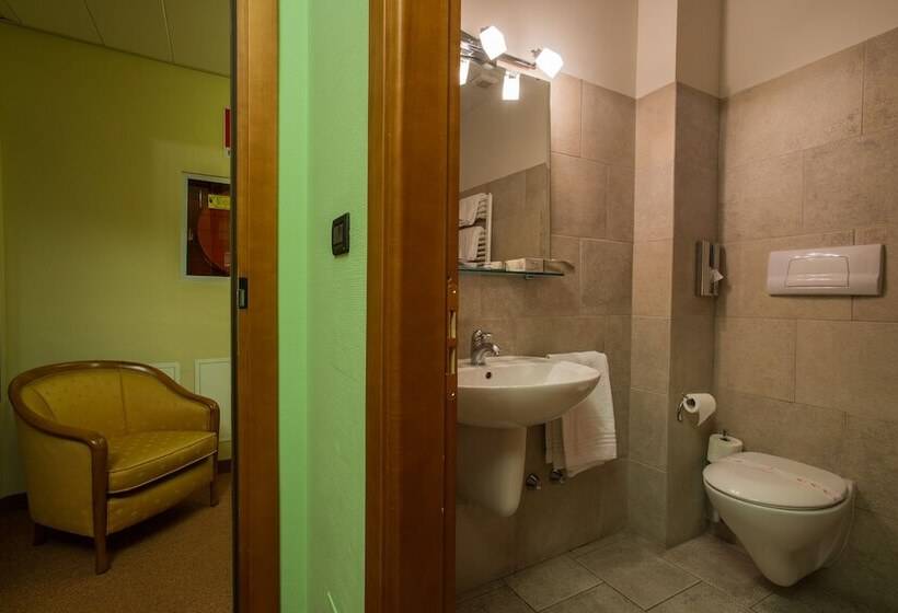 اتاق استاندارد سه نفره, Lux