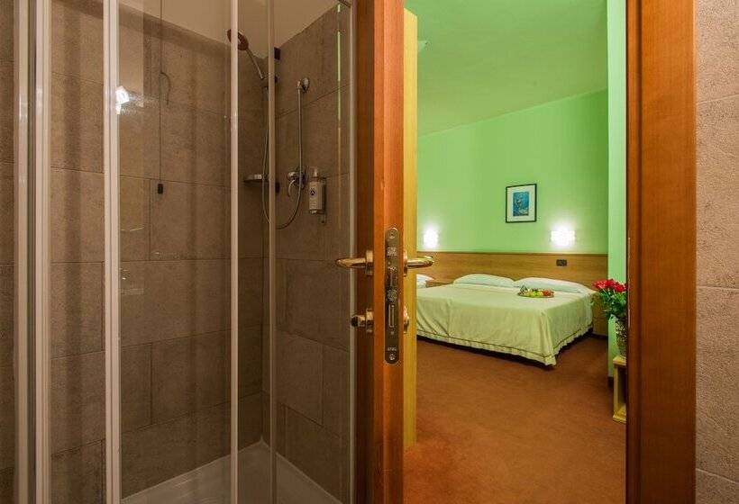 اتاق استاندارد سه نفره, Lux