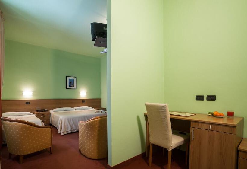 اتاق استاندارد سه نفره, Lux